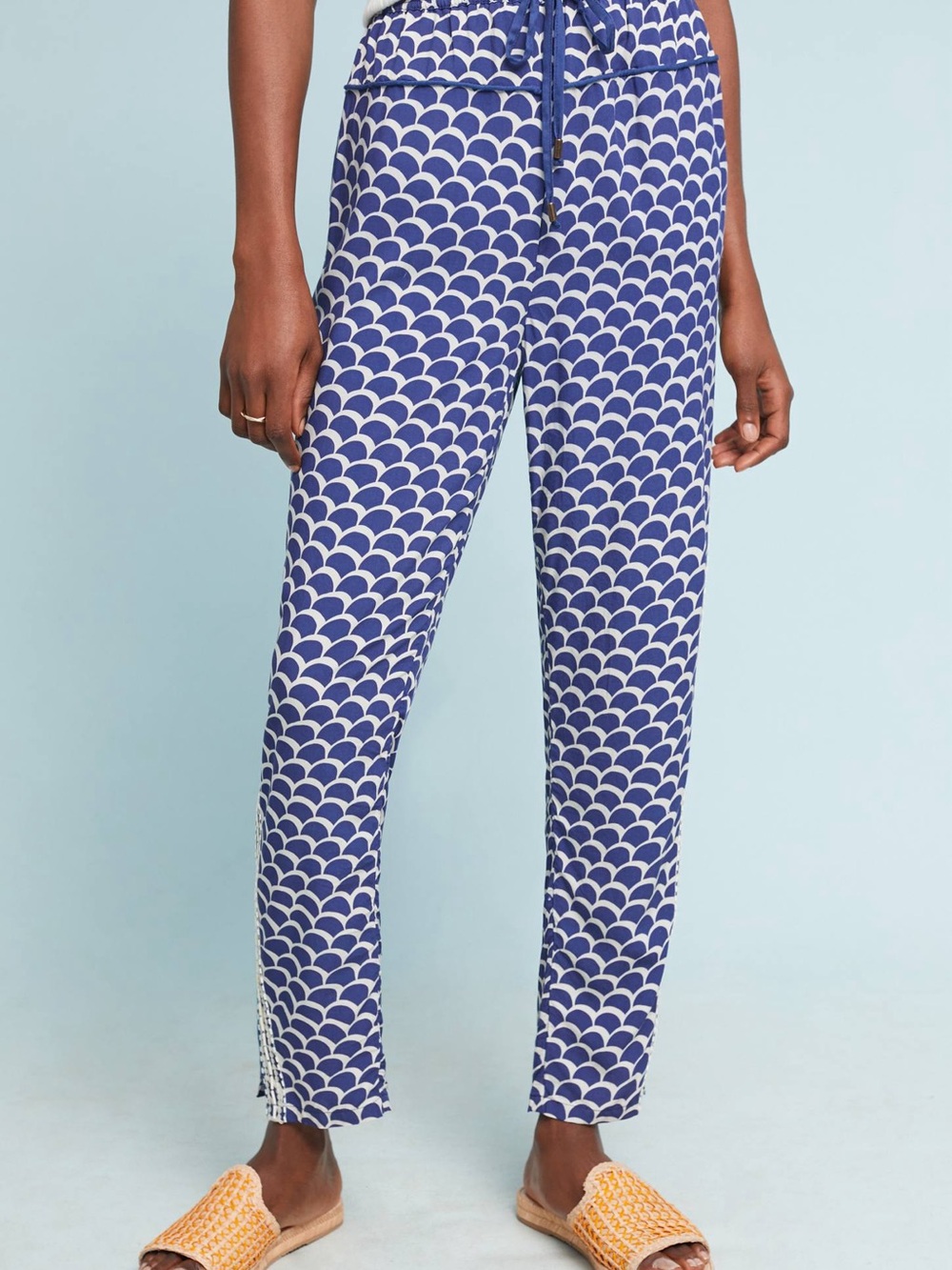 Anthropologie Beaded Scallop Print Cropped Jogger Pants Blue/White Size S - Picture 2 of 9